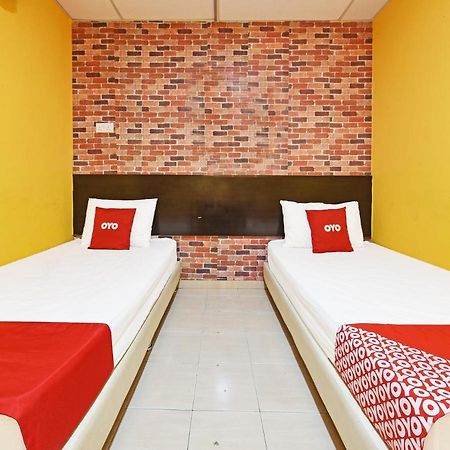 Oyo 90363 Nyamanya Inn Kuantan Kültér fotó