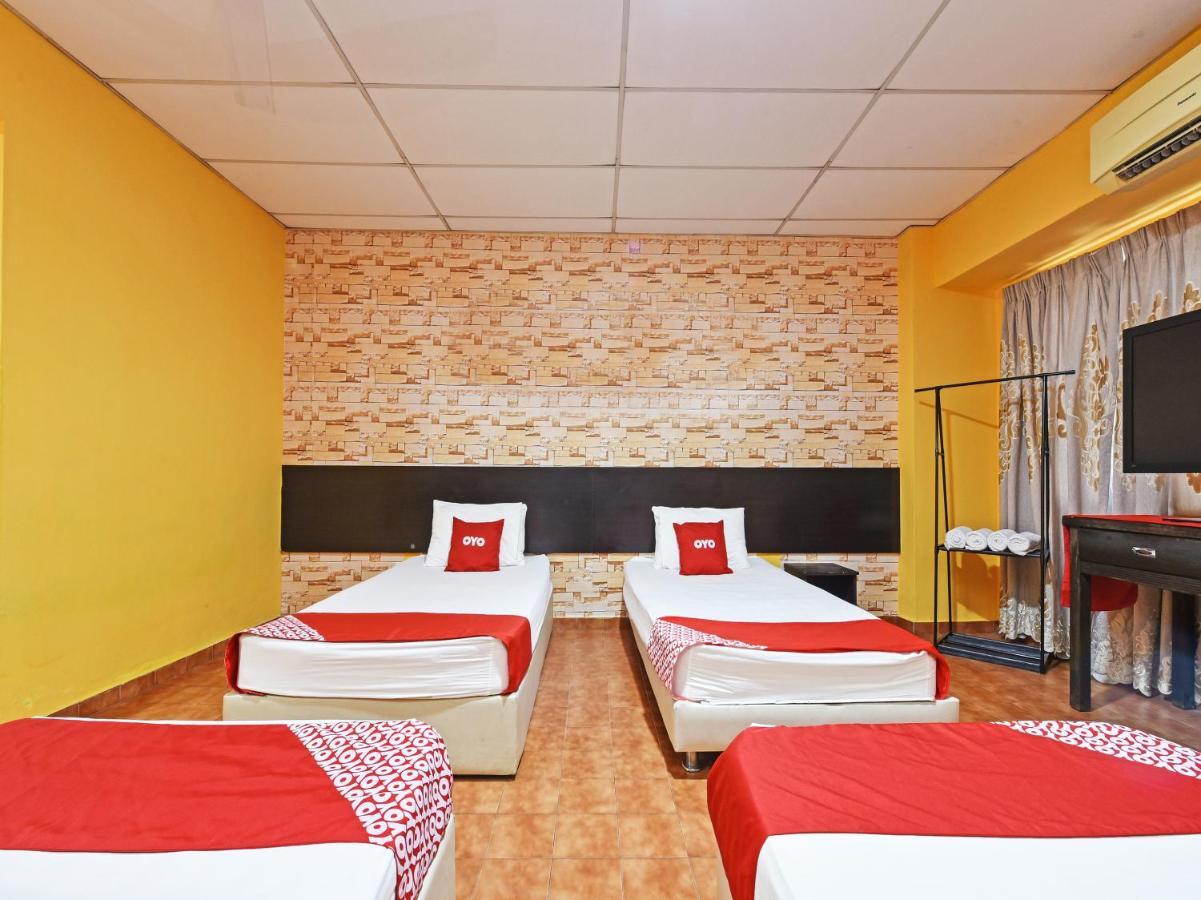 Oyo 90363 Nyamanya Inn Kuantan Kültér fotó