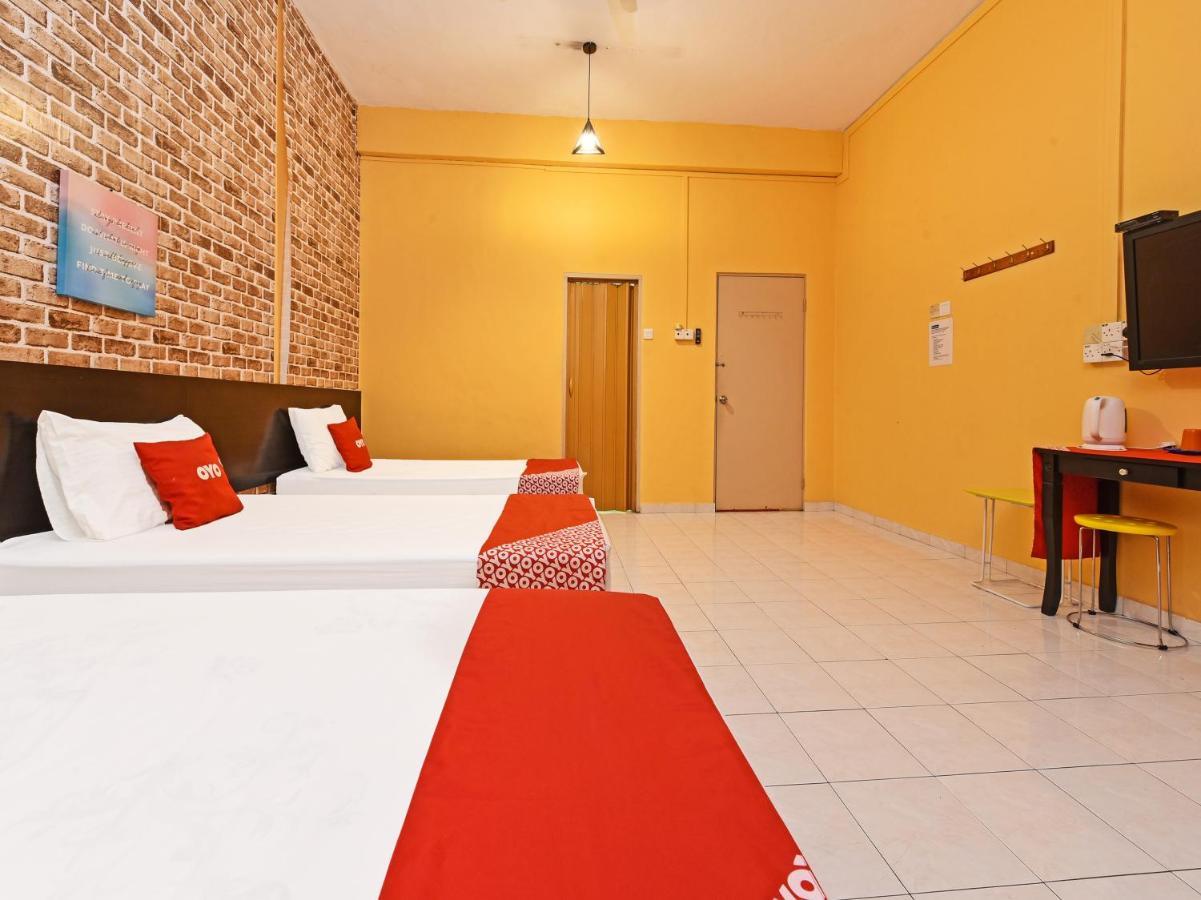 Oyo 90363 Nyamanya Inn Kuantan Kültér fotó