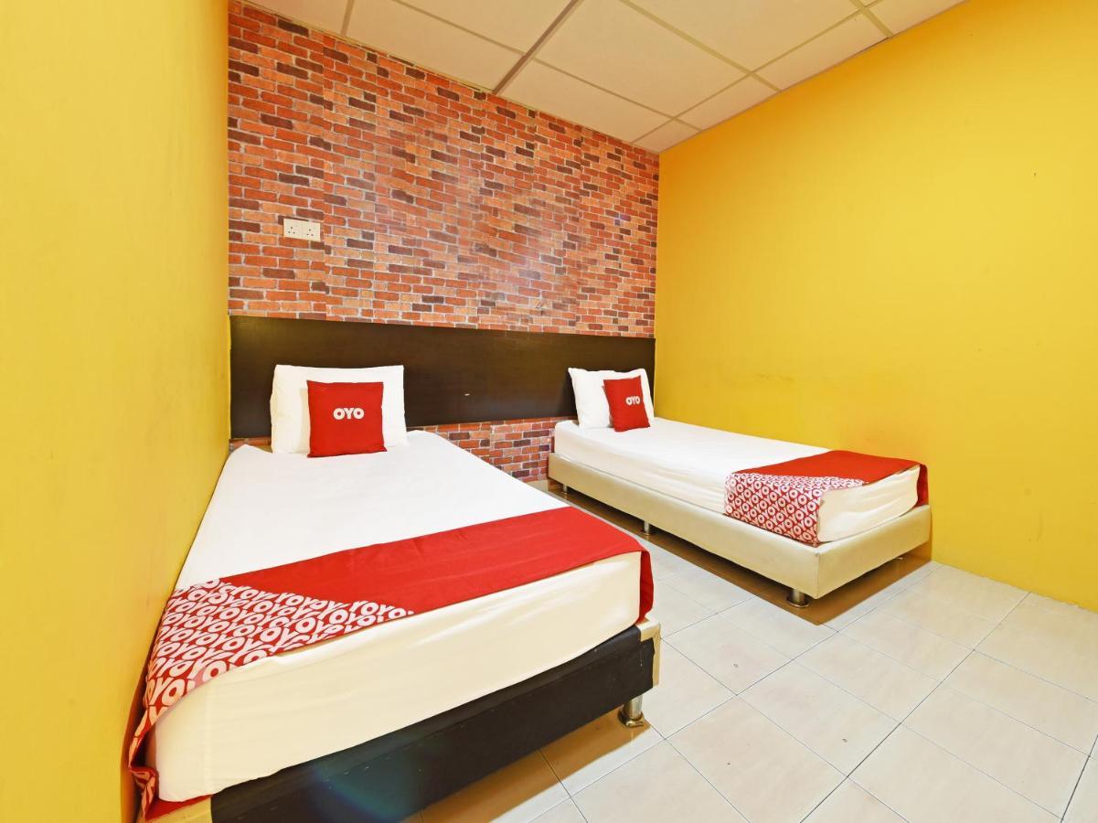 Oyo 90363 Nyamanya Inn Kuantan Kültér fotó