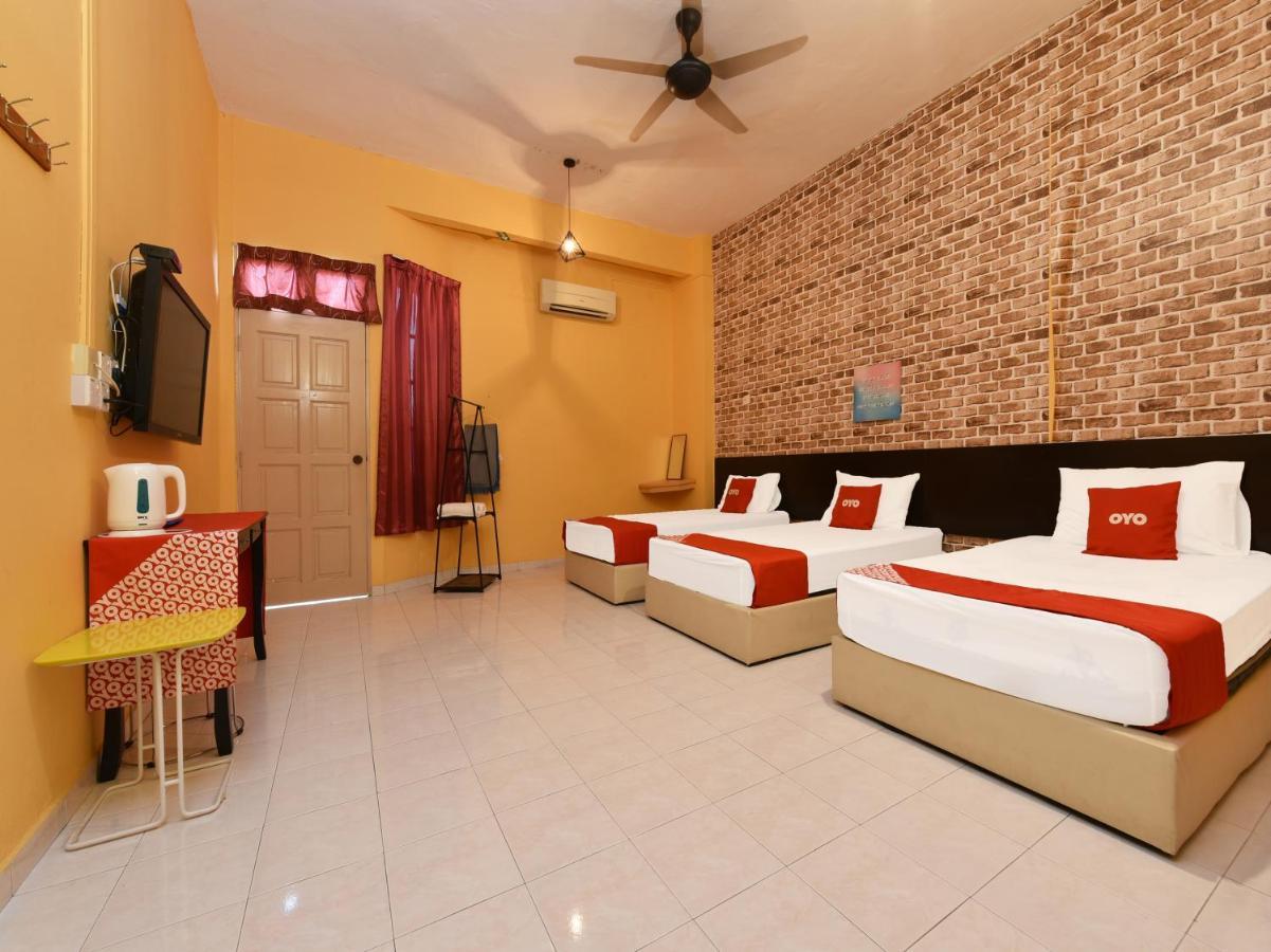 Oyo 90363 Nyamanya Inn Kuantan Kültér fotó
