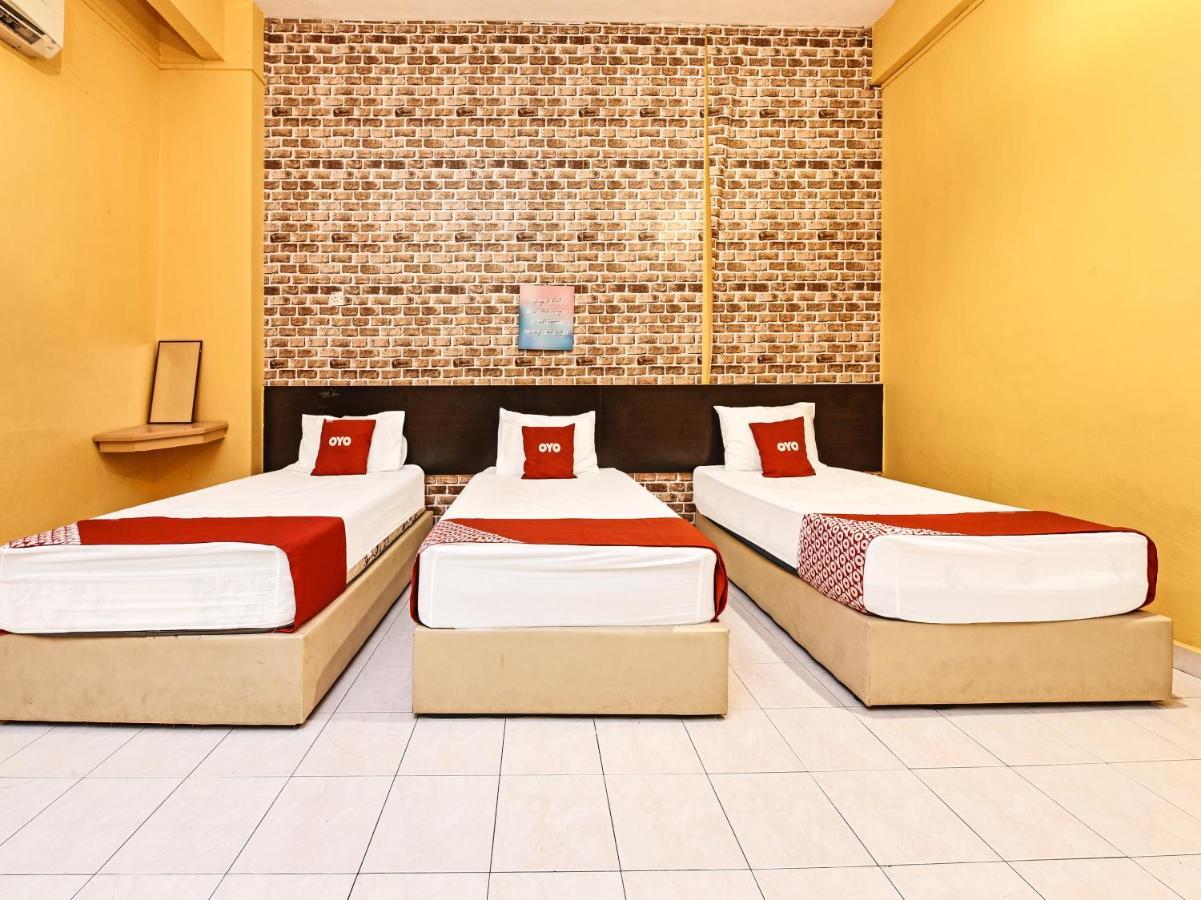 Oyo 90363 Nyamanya Inn Kuantan Kültér fotó